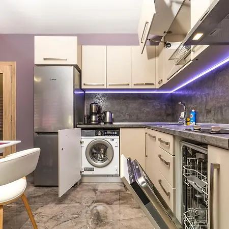 Апартамент Stylish 1bd Flat With A Parking Spot By Flat Mаnager